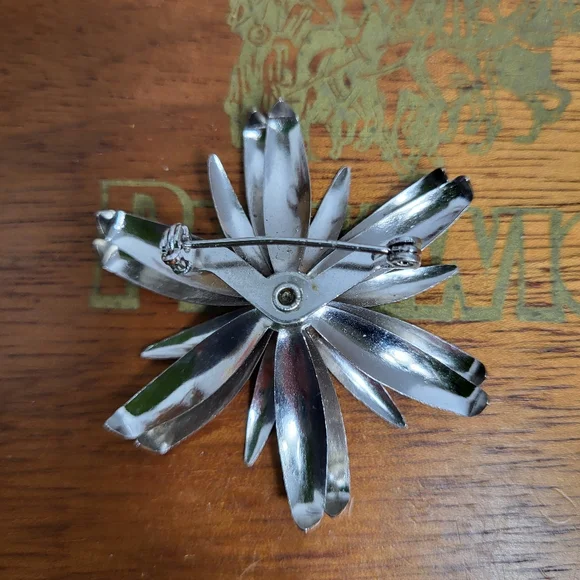 Vintage Silver Tone Daisy with Red Rhinestone Centre Brooch - Picture 5 of 9